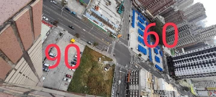 花的家 高鐵左營站前2號出口高鐵路步行3分鐘 最多6位可入住 3間卧房 月租長租 Kaohsiung Dış mekan fotoğraf